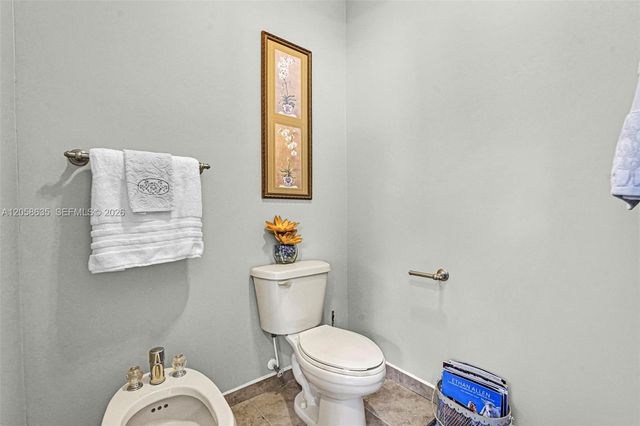 15664 SW 12th Ter, Miami, FL 33194