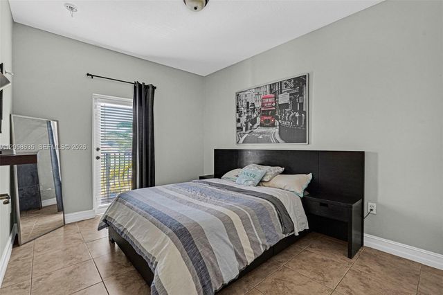 15664 SW 12th Ter, Miami, FL 33194
