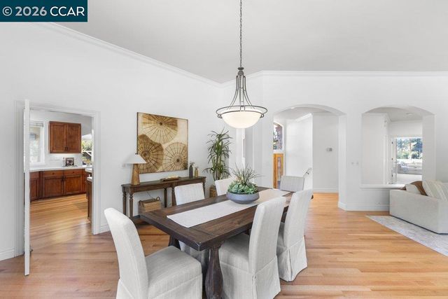 20 Monte Crest Ct, Walnut Creek, CA 94595