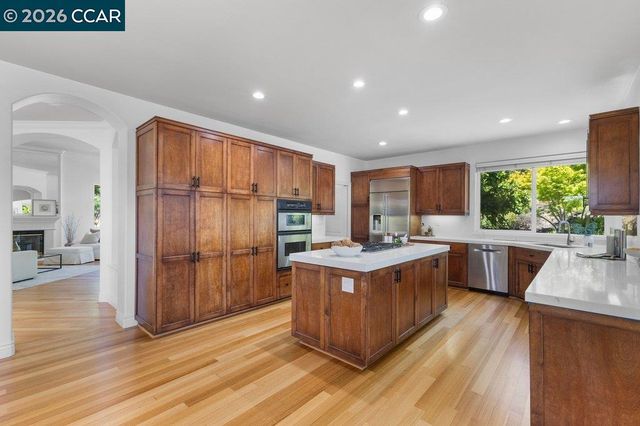 20 Monte Crest Ct, Walnut Creek, CA 94595