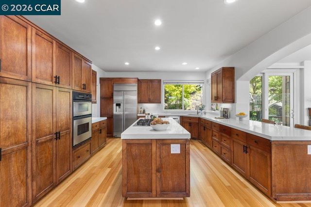20 Monte Crest Ct, Walnut Creek, CA 94595