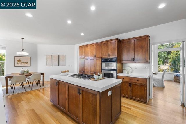 20 Monte Crest Ct, Walnut Creek, CA 94595