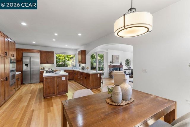 20 Monte Crest Ct, Walnut Creek, CA 94595