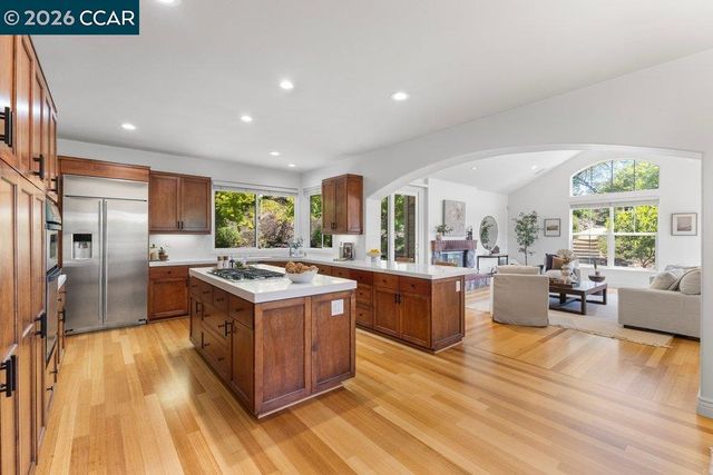 20 Monte Crest Ct, Walnut Creek, CA 94595