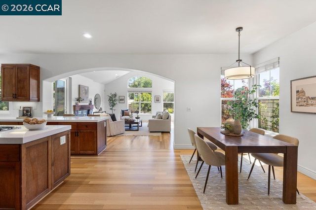 20 Monte Crest Ct, Walnut Creek, CA 94595
