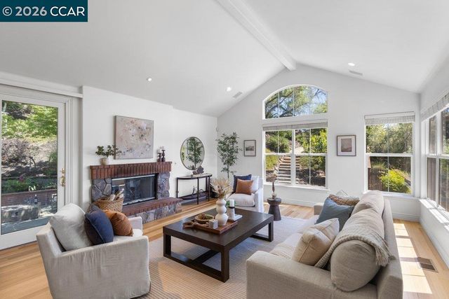 20 Monte Crest Ct, Walnut Creek, CA 94595
