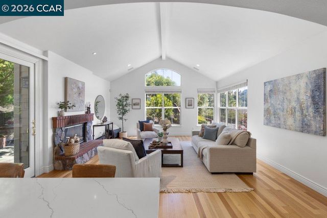 20 Monte Crest Ct, Walnut Creek, CA 94595