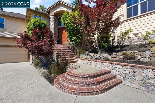 20 Monte Crest Ct, Walnut Creek, CA 94595