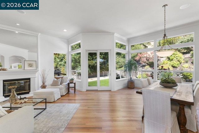 20 Monte Crest Ct, Walnut Creek, CA 94595