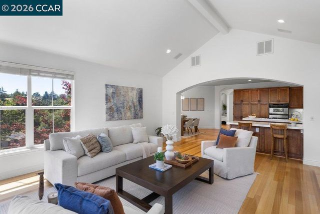 20 Monte Crest Ct, Walnut Creek, CA 94595