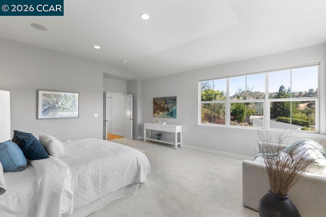 20 Monte Crest Ct, Walnut Creek, CA 94595