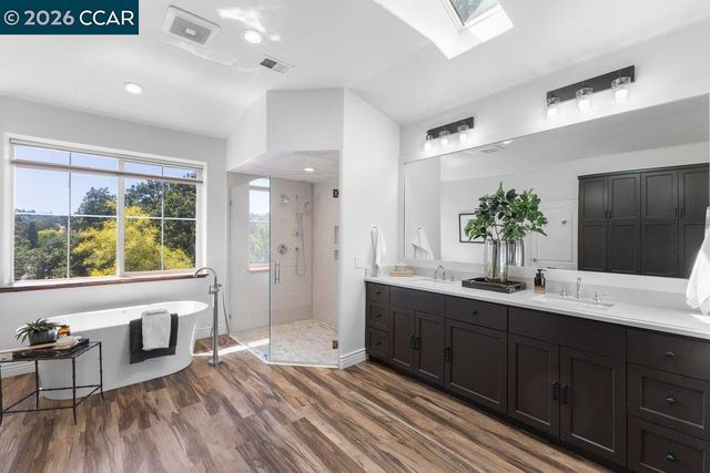 20 Monte Crest Ct, Walnut Creek, CA 94595
