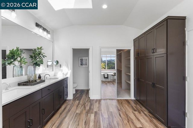 20 Monte Crest Ct, Walnut Creek, CA 94595