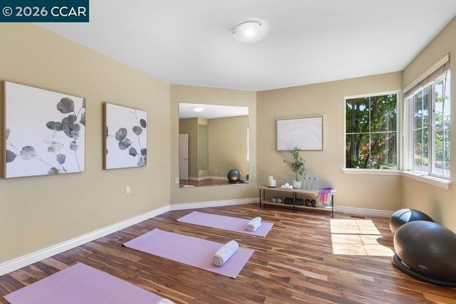 20 Monte Crest Ct, Walnut Creek, CA 94595