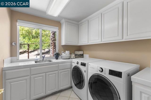 20 Monte Crest Ct, Walnut Creek, CA 94595
