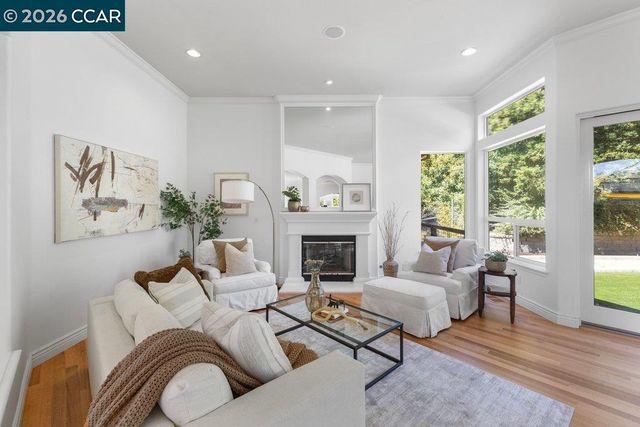 20 Monte Crest Ct, Walnut Creek, CA 94595