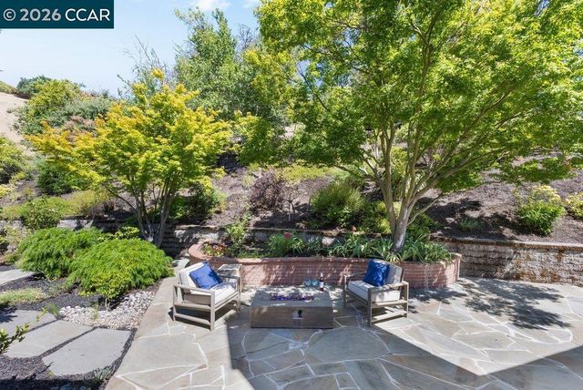 20 Monte Crest Ct, Walnut Creek, CA 94595