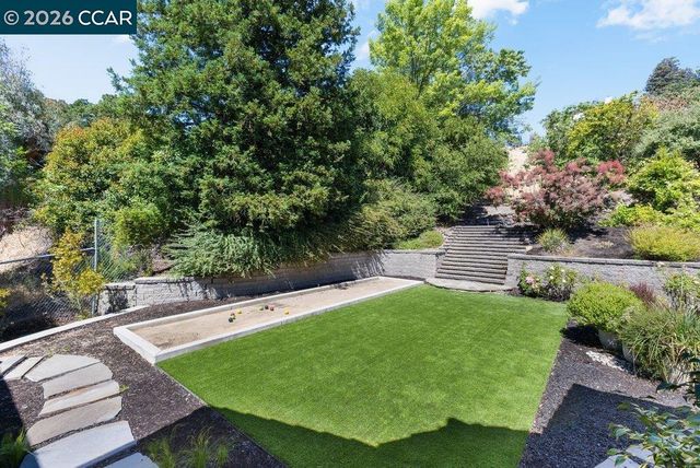 20 Monte Crest Ct, Walnut Creek, CA 94595
