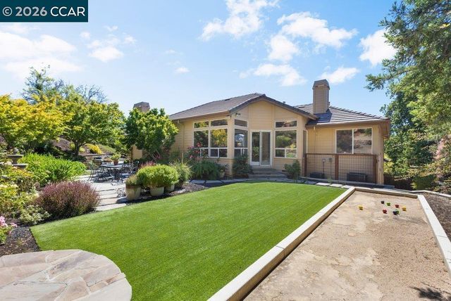 20 Monte Crest Ct, Walnut Creek, CA 94595