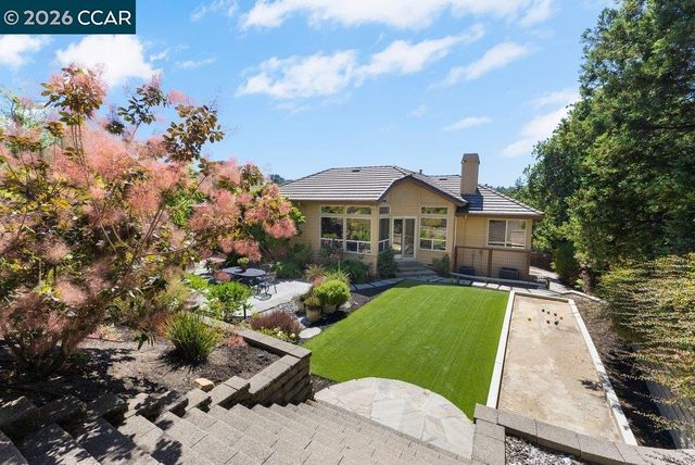20 Monte Crest Ct, Walnut Creek, CA 94595