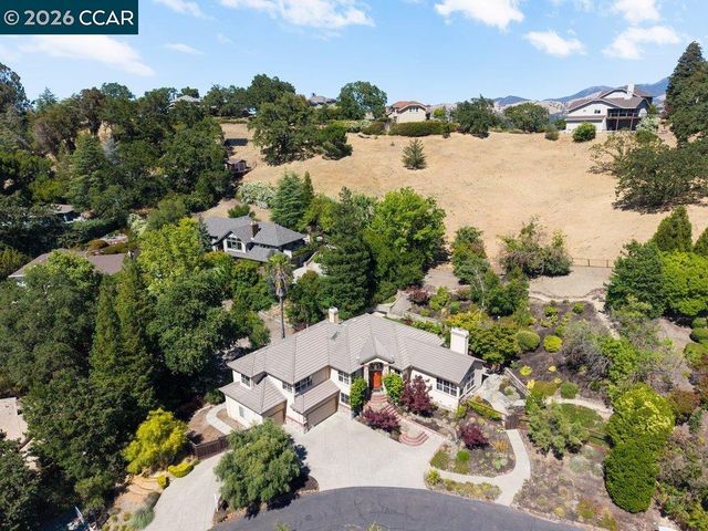20 Monte Crest Ct, Walnut Creek, CA 94595