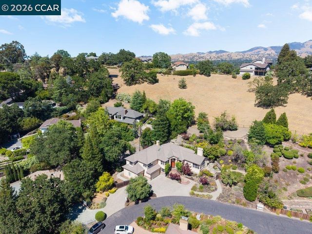 20 Monte Crest Ct, Walnut Creek, CA 94595