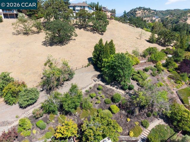20 Monte Crest Ct, Walnut Creek, CA 94595