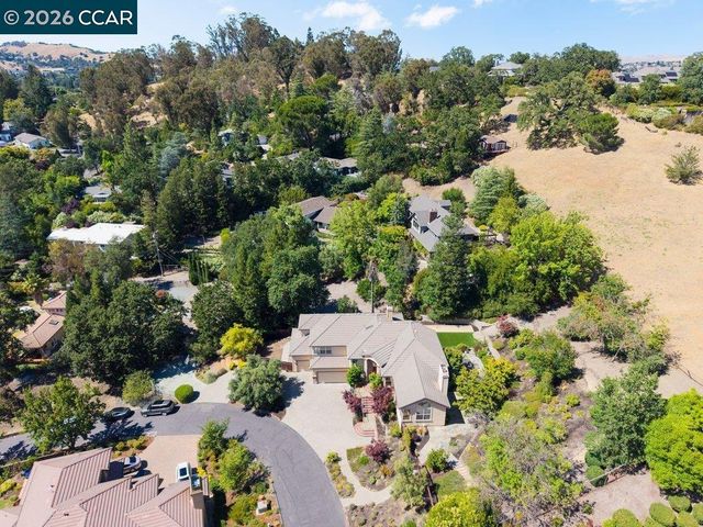 20 Monte Crest Ct, Walnut Creek, CA 94595