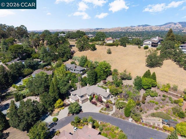 20 Monte Crest Ct, Walnut Creek, CA 94595