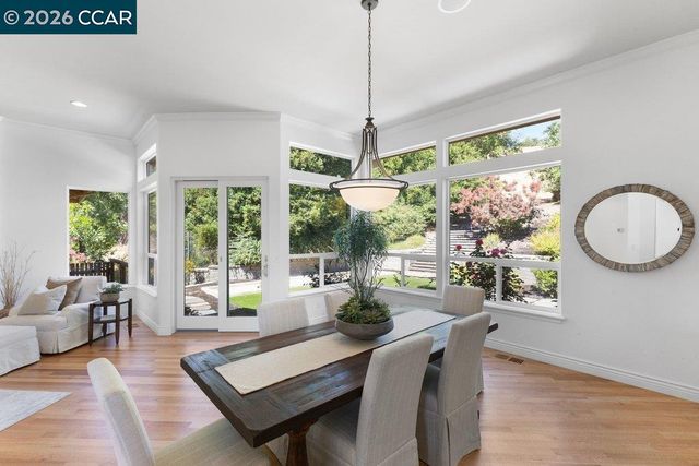 20 Monte Crest Ct, Walnut Creek, CA 94595