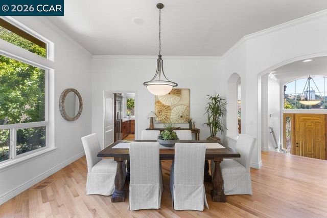 20 Monte Crest Ct, Walnut Creek, CA 94595