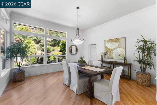 20 Monte Crest Ct, Walnut Creek, CA 94595