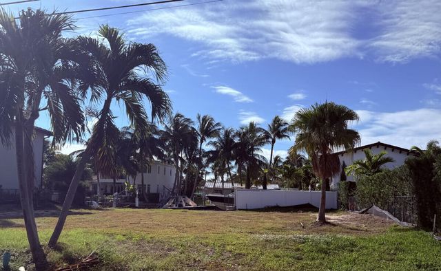 808 NE Bay Cove Street, Boca Raton, FL 33487