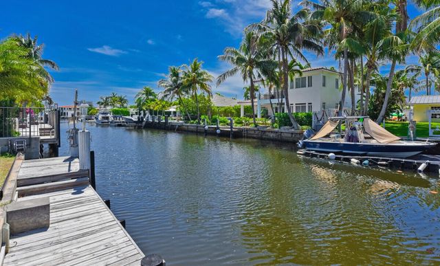 808 NE Bay Cove Street, Boca Raton, FL 33487