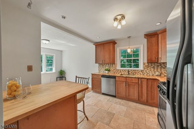 5 Davis Ave, Franklin Twp., NJ 08873