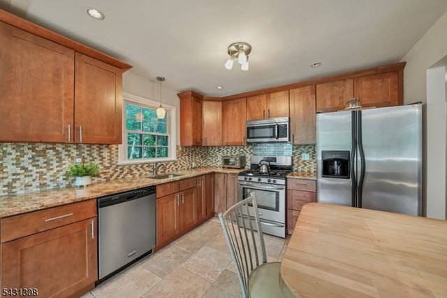 5 Davis Ave, Franklin Twp., NJ 08873