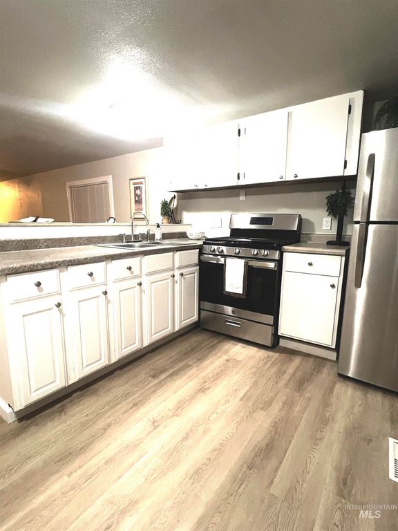 340 E 8th Street 19, Mountain Home, ID 83647 photo 3