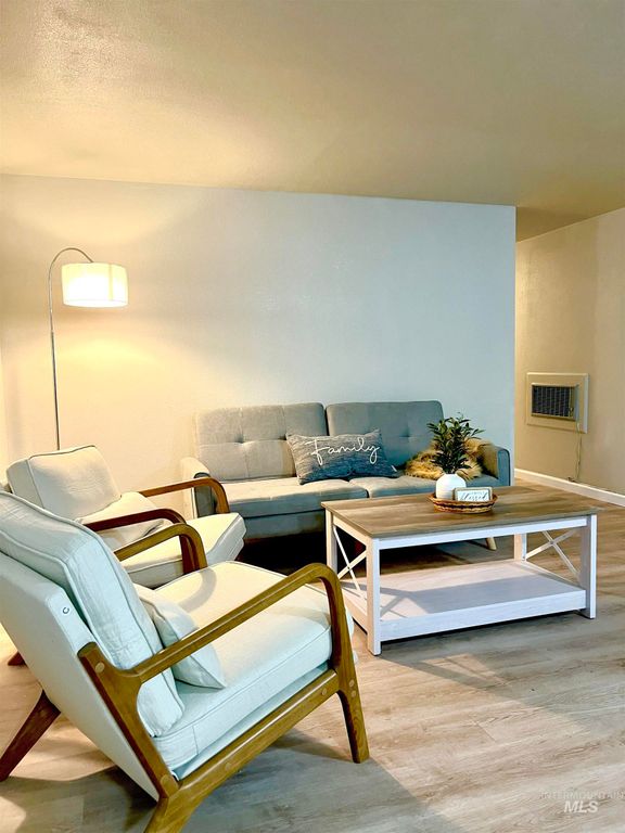 340 E 8th Street 19, Mountain Home, ID 83647 photo 7