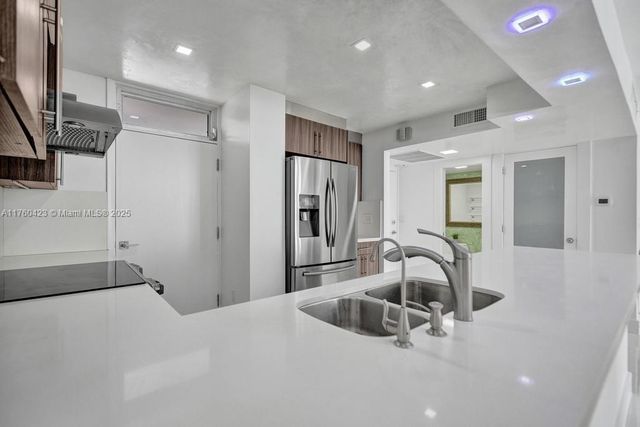 6450 Collins Ave 1204, Miami Beach, FL 33141