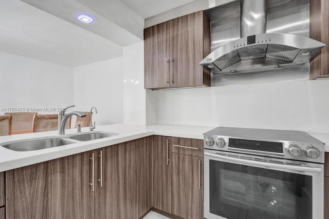 6450 Collins Ave 1204, Miami Beach, FL 33141