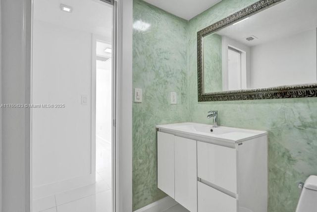 6450 Collins Ave 1204, Miami Beach, FL 33141