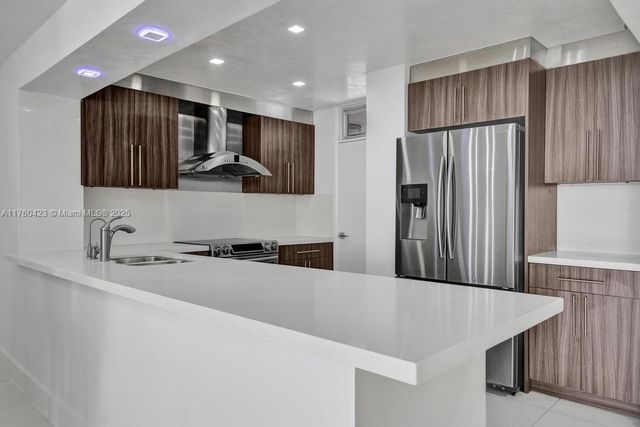 6450 Collins Ave 1204, Miami Beach, FL 33141