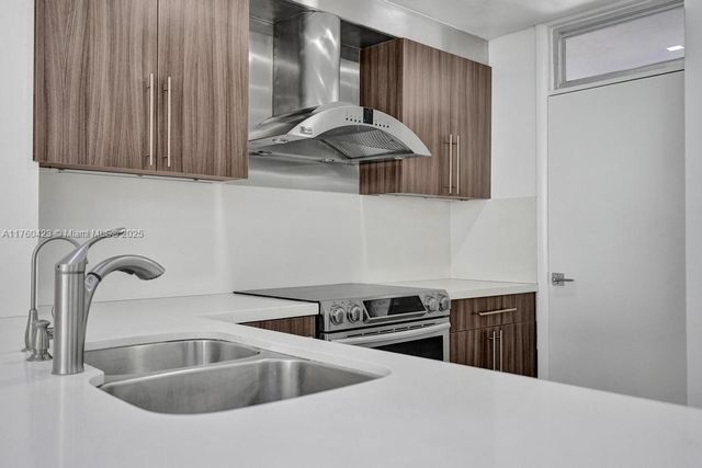 6450 Collins Ave 1204, Miami Beach, FL 33141