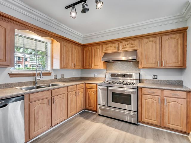 612 Orangewood Drive, Conroe, TX 77302