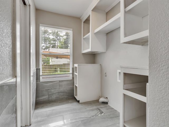 612 Orangewood Drive, Conroe, TX 77302