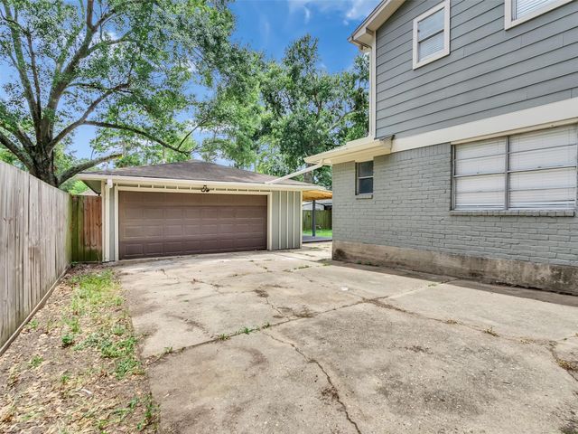 612 Orangewood Drive, Conroe, TX 77302