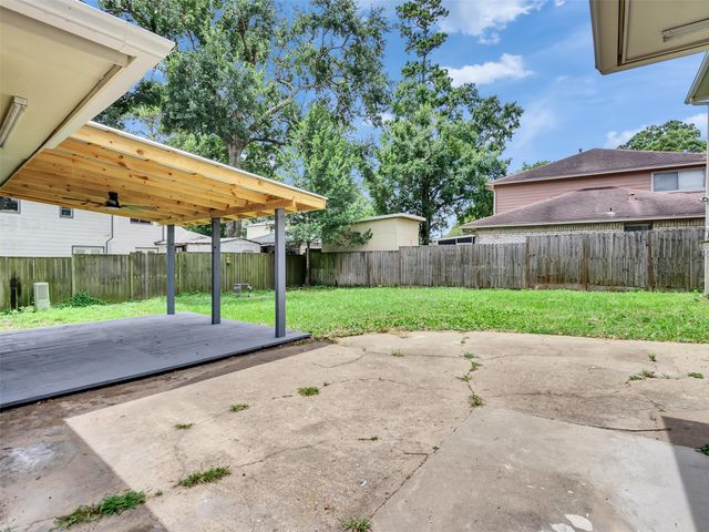 612 Orangewood Drive, Conroe, TX 77302