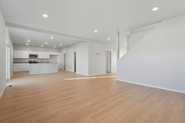 718 E 4th St, Deer Park, WA 99006