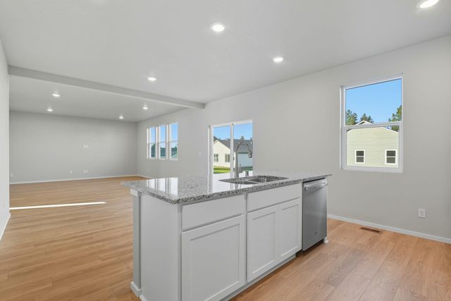 718 E 4th St, Deer Park, WA 99006