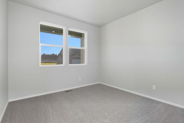 718 E 4th St, Deer Park, WA 99006